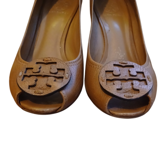 Tory Burch Tan Leather Sally Wedge - Picture 6 of 9